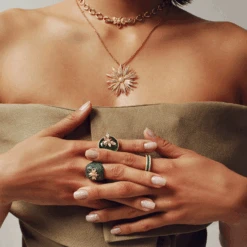 QUEEN BEE BON BON 18K GOLD DIAMOND RING 8 QUEEN BEE BON BON 18K GOLD DIAMOND RING -Bee Goddess 50 e80b5da7 7a90 49c1 81a5 a74a54e80815