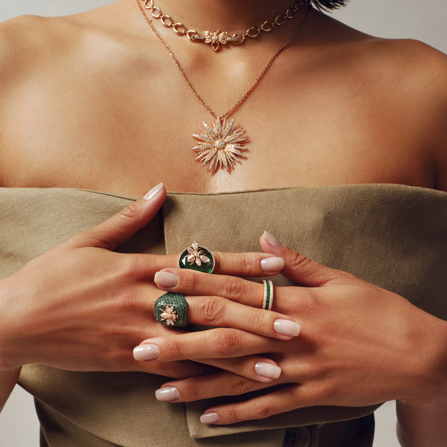 QUEEN BEE BON BON 18K GOLD DIAMOND RING 5 QUEEN BEE BON BON 18K GOLD DIAMOND RING - Image 4