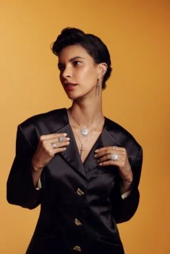 JARDIN STAR 18K GOLD DIAMOND XLARGE NECKLACE -Bee Goddess AAAAAAAAAA 350edb32 af45 4d07 a20a 1910e7a07665