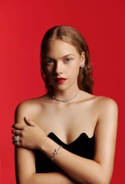 QUEEN BEE HANIA 18K GOLD DIAMOND EARRINGS -Bee Goddess AAA 5686fda4 4afc 4b62 8aff 80eb814da6c3