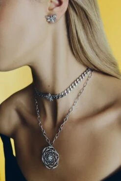 QUEEN BEE HANIA 18K GOLD DIAMOND EARRINGS -Bee Goddess BEEGODDESS 11 24 009 0954 d268b3d8 a06a 45fb af68 e43ee9d1a3d3