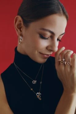 HONEYCOMB GOLD DIAMOND SMALL NECKLACE -Bee Goddess BEEGODDESS 11 24 013 1390 cce3bff6 dda5 45d6 8d4e 6460aaa33af7