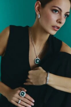 VENUS STAR 18K GOLD DIAMOND PENDANT -Bee Goddess BEEGODDESS 11 24 023 2001 dff98a3d b1bb 4741 aab4 4f819bc1e705