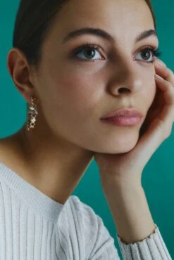 HONEYCOMB HOOP GOLD DIAMOND EARRINGS -Bee Goddess BEEGODDESS 11 24 026 2181 601de1e9 3f0f 46e4 848c cd263af352a2