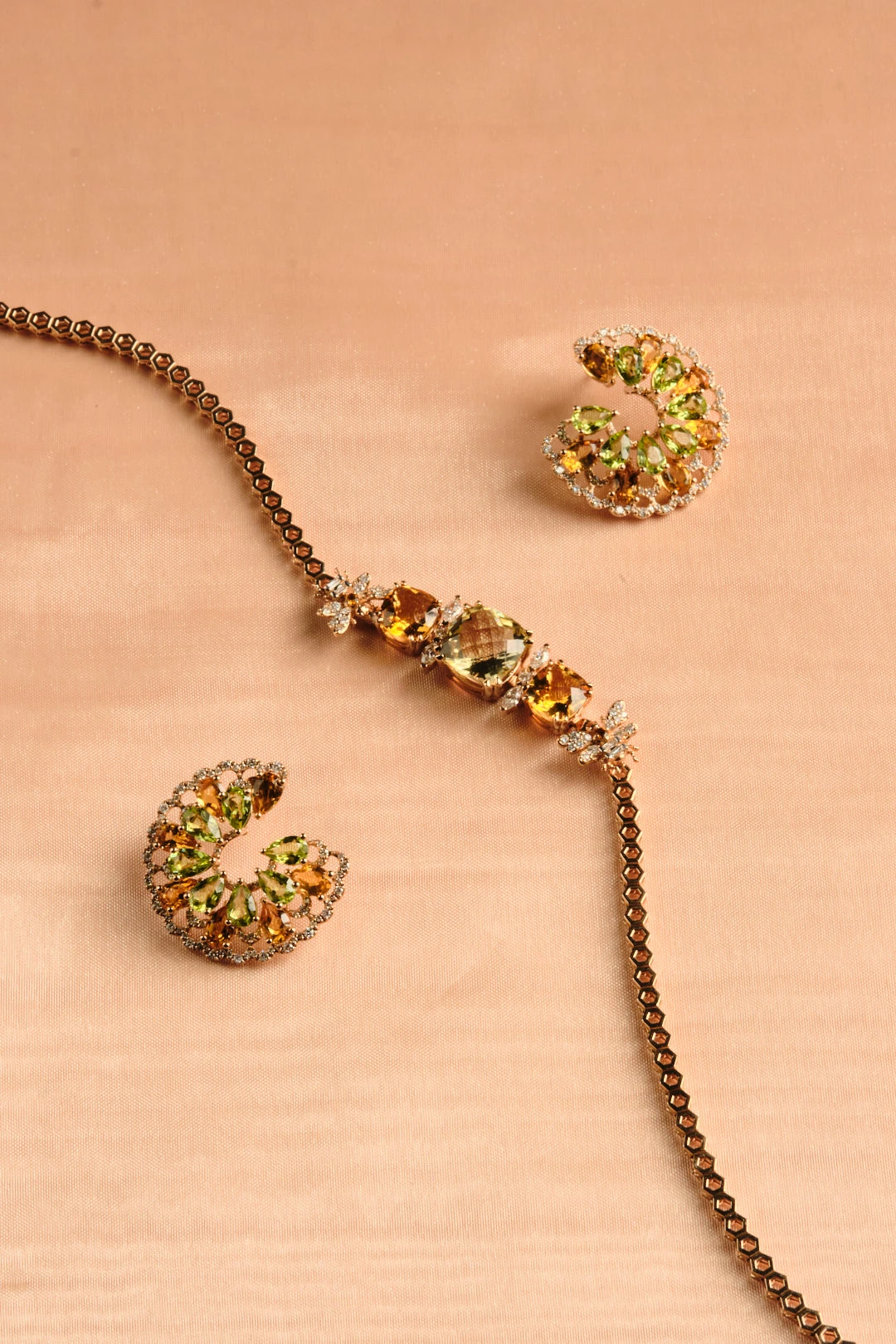 QUEEN BEE ARINNA GOLD DIAMOND PERIDOT CITRINE NECKLACE 4 QUEEN BEE ARINNA GOLD DIAMOND PERIDOT CITRINE NECKLACE - Image 2