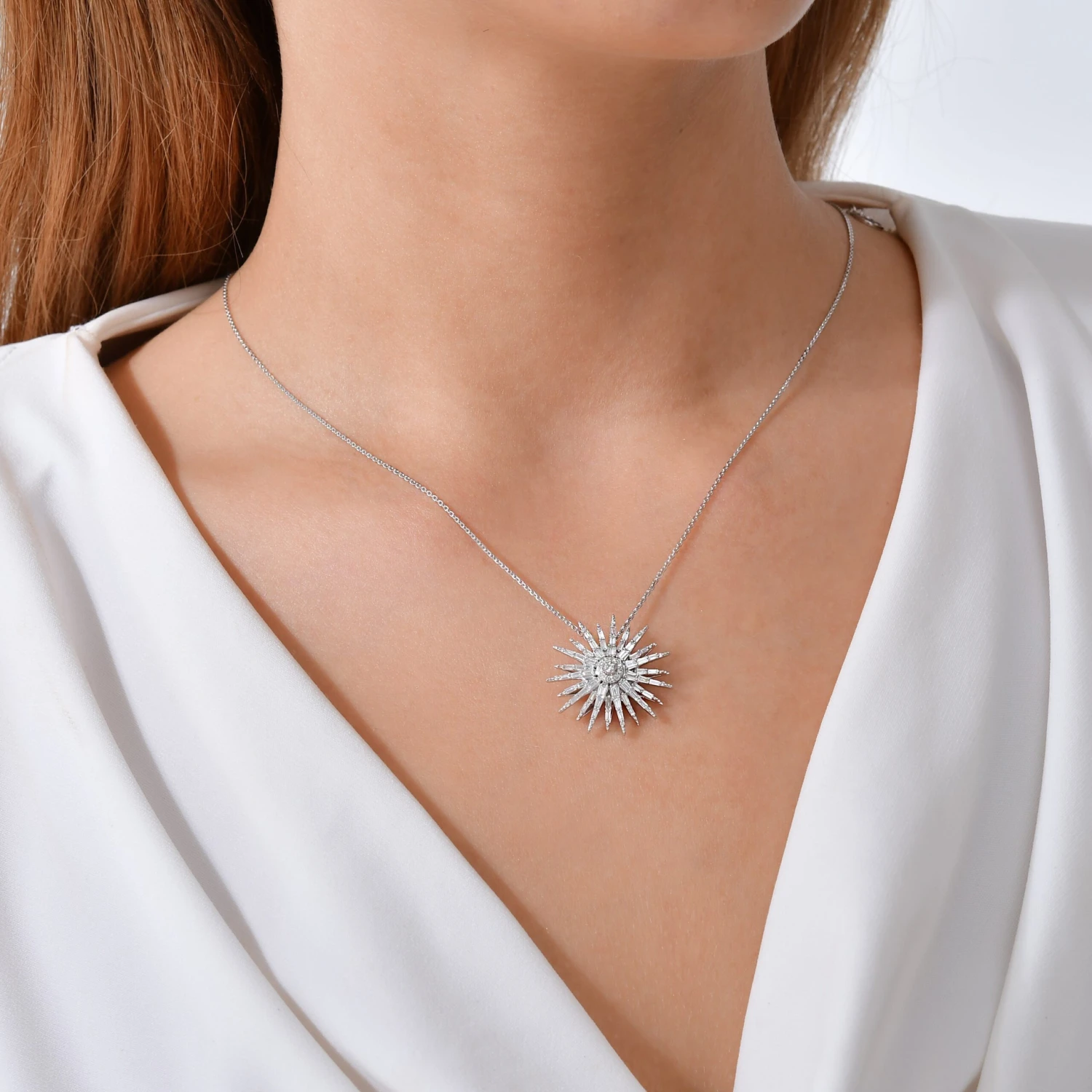 JARDIN STAR 18K GOLD BAGUETTE DIAMOND LARGE NECKLACE 4 JARDIN STAR 18K GOLD BAGUETTE DIAMOND LARGE NECKLACE - Image 2