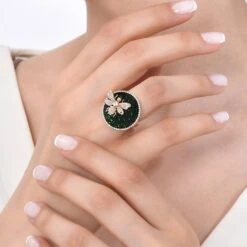 QUEEN BEE BON BON 18K GOLD DIAMOND RING 7 QUEEN BEE BON BON 18K GOLD DIAMOND RING -Bee Goddess PTK18KYYQBAPGYZ 1 a740d9a1 9f47 402a bcb3 938740a67033