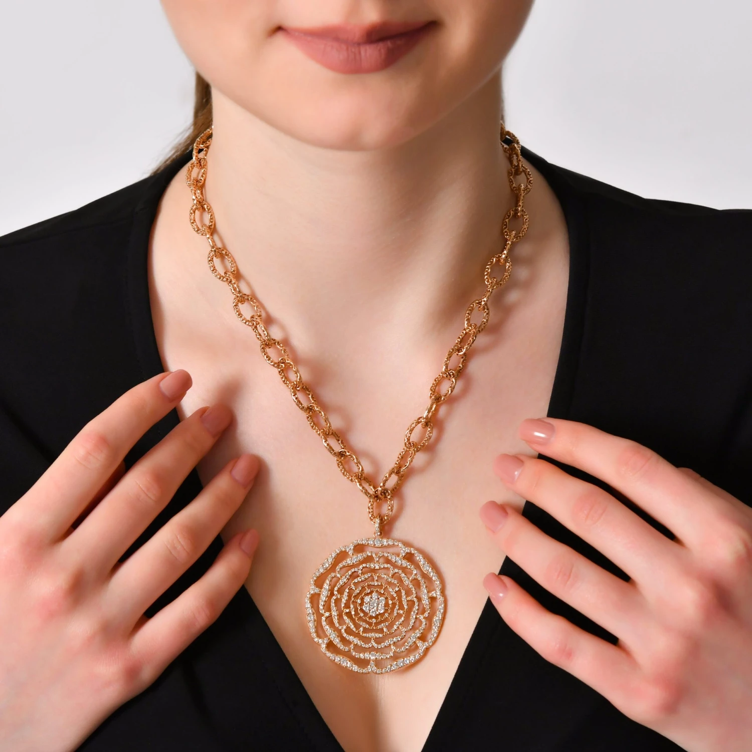 ROSA MUNDI 18K GOLD DIAMOND PENDANT 5 ROSA MUNDI 18K GOLD DIAMOND PENDANT - Image 3