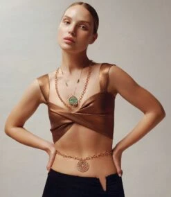 ROSA MUNDI 18K GOLD DIAMOND PENDANT 11 ROSA MUNDI 18K GOLD DIAMOND PENDANT -Bee Goddess bold 3 7edeaba7 6b6e 4656 8c40 366f2fdc25ee