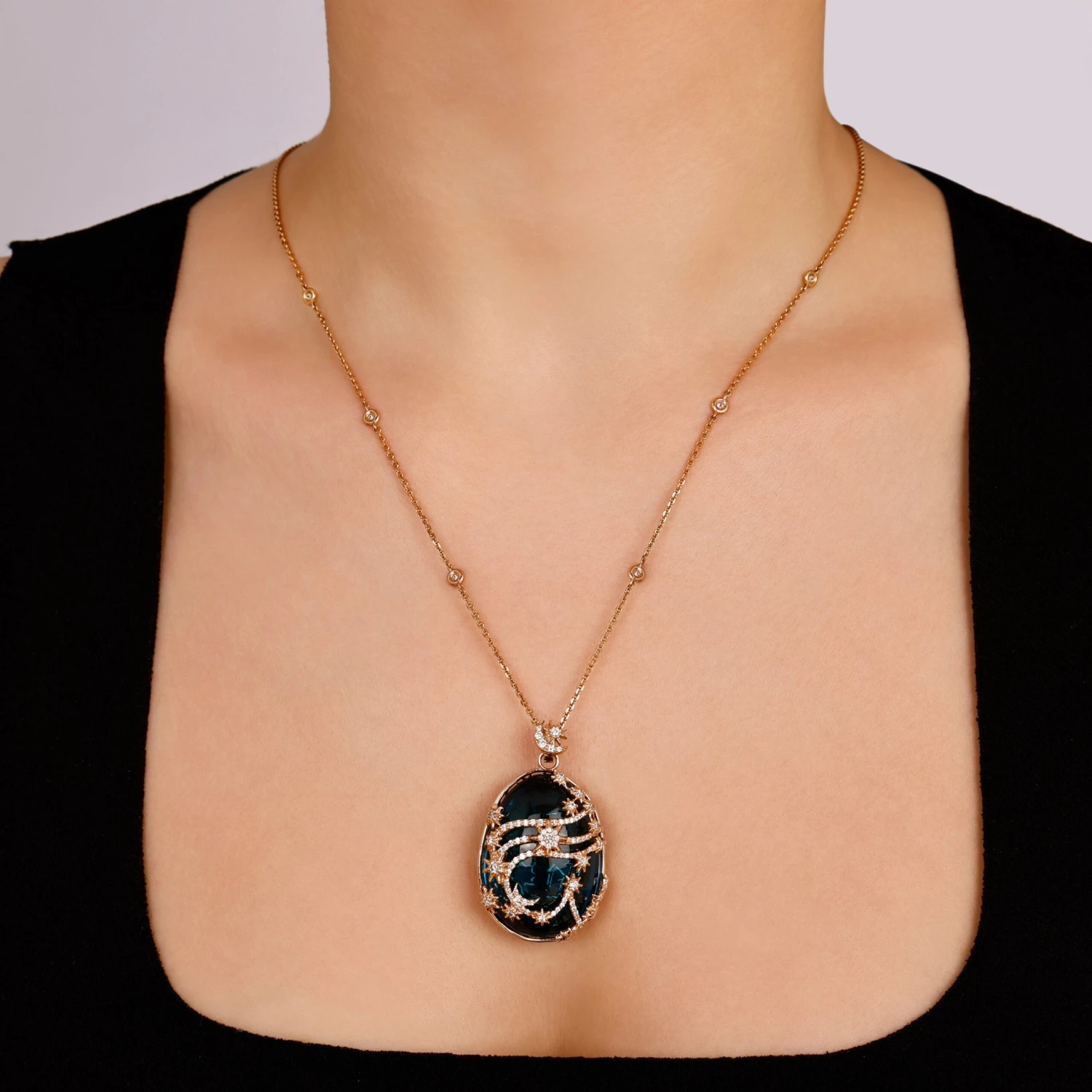 VENUS STAR GOLD DIAMOND LARGE PENDANT 4 VENUS STAR GOLD DIAMOND LARGE PENDANT - Image 2